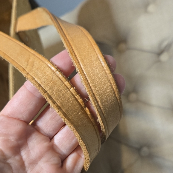 Elegant Tan Tote with Eiffel Tower Design - Picture 6 of 9